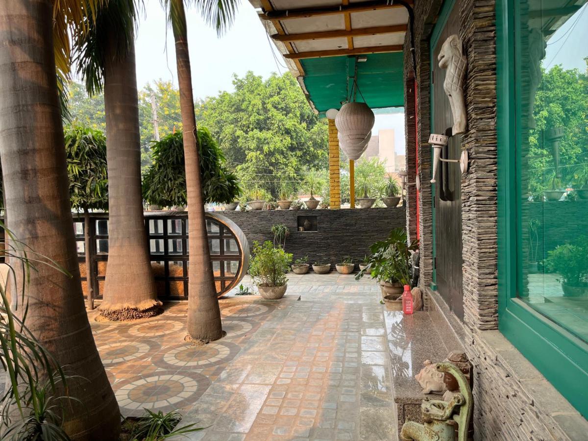 Aakritii Hotels Ґурґаон Екстер'єр фото